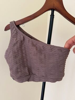 One-Shoulder Textured Crop Top Sports Bra — Mauve Booty By Brabants Original